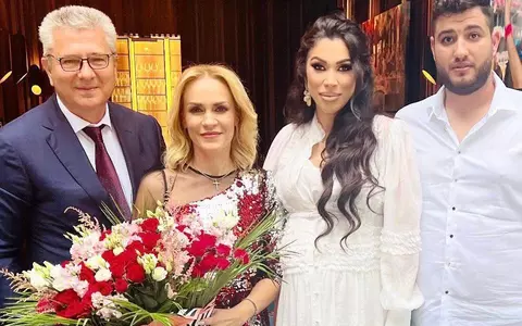 Cât a costat ținuta purtată de Gabriela Firea la nunta Ralucăi Pastramă. Pantofii sunt purtați de toate vedetele internaționale