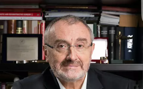 Cum a făcut medicul Ioan Lascăr prima operație de schimbare de sex din România. S-a consultat cu tatăl lui preot: „Mi-a spus...”