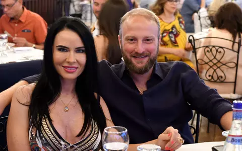 Andrei Tinu și-a botezat al treilea copil. Imagini de la petrecerea fetiței lui