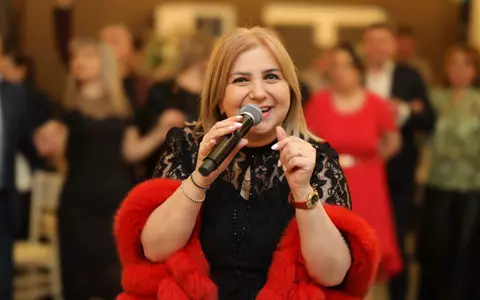 Carmen Șerban și Theo Rose cântă la nunta lui George Simion. Detalii despre petrecerea la care e invitată toată România: "Mirii vor purta..."