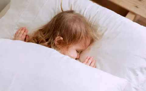 Trei modalități prin care îți poți ajuta copilul să aibă un somn de calitate