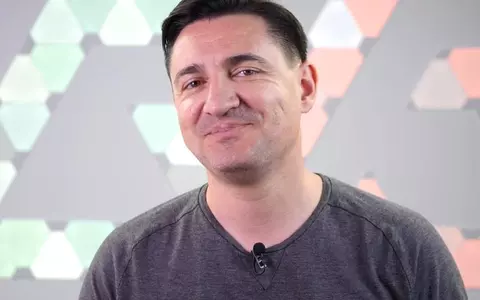 George Buhnici, declarații halucinante. A jignit toate femeile: "Mergeţi pe la sală, fetelor! Venim la mare ca să vedem piele şi aş vrea ca pielea aia să nu aibă vergeturi"