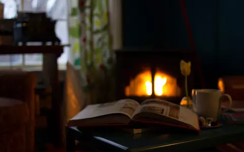 Comandă de la BOOKZONE cartea ,,Și vine vremea îndurării”