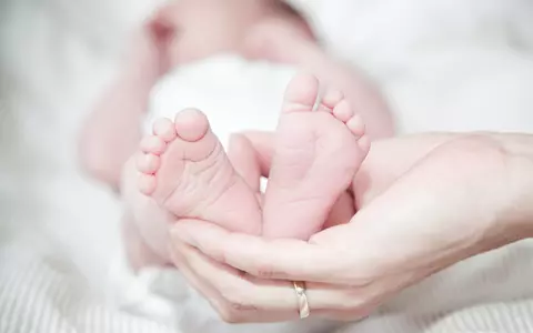 Sprijin de 2000 de lei pentru femeile care devin mame în 2022. Ce presupune programul „Trusoul nou-născutului”, anunțat de Gabriela Firea