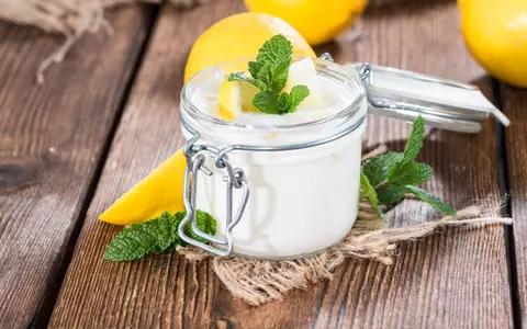 Rețetă de iaurt de lămâie. Răcoritor și cu puține calorii