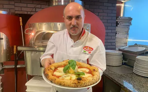 Cum arată și cât costă pizza cu topping de aur, inventată de un român stabilit în Italia: "O dată în viață poți să faci o nebunie"