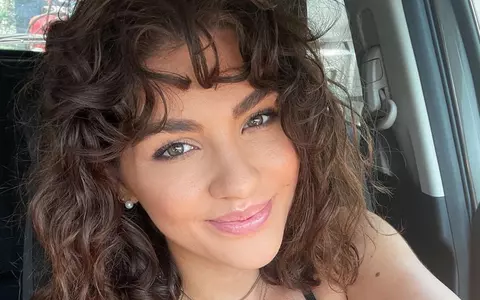 Cine este Laura Mușuroaea. Este mamă singură și vlogger de beauty