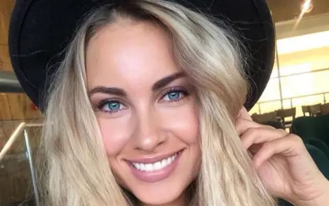 Cine este Otniela Sandu. I se spune "Shakira de România" și joacă în serialul Las Fierbinți