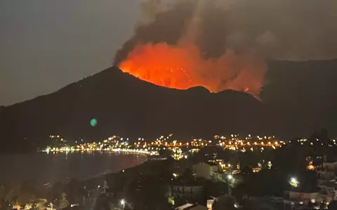 Incendiu puternic în insula Thassos. MAE: "Recomandă cetățenilor români să evite deplasările"