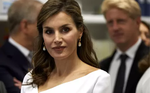 Regina Letizia a Spaniei, apariție spectaculoasă într-o rochie mini de 160 de lei. A adoptat același stil ca fiicele sale