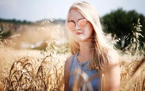 Vrei să ai un look casual vara aceasta? Iată care sunt cele mai importante piese vestimentare pe care trebuie să le ai în garderobă!