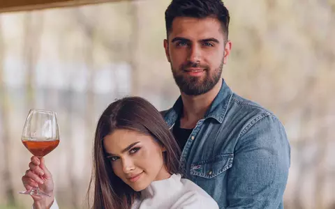 Alex Leonte a fost la UNTOLD cu o altă fată, după despărțirea de Theo Rose. Tânăra seamănă cu artista