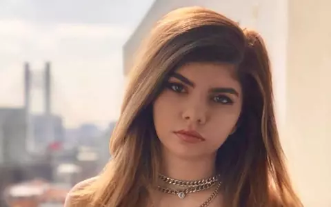 Cine este Cezara Cristescu. S-a lansat pe Youtube când avea doar 13 ani