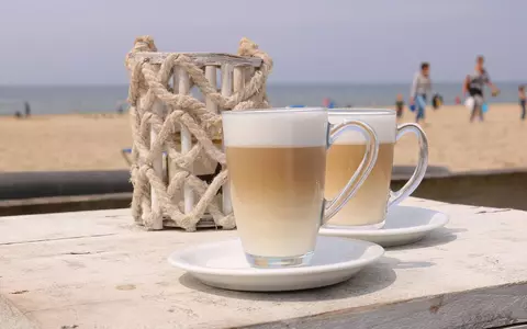 Ce trebuie să știi când bei cafea pe caniculă. Medic: "Poate produce accident vascular cerebral sau infarct"