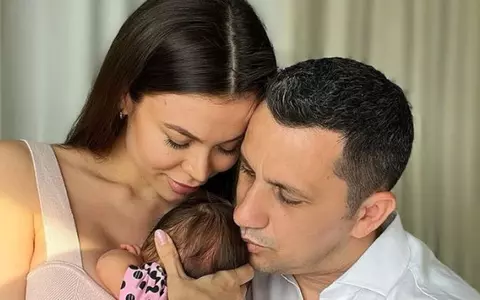 Flick și Denisa Filcea și-au botezat fetița într-un loc special: „Ne-am dus comoara în fața lui Dumnezeu”. Imagini de la eveniment