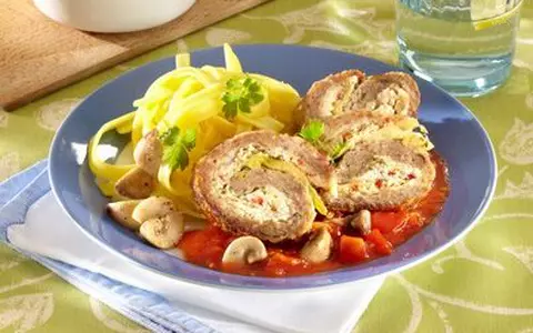Rețetă de ruladă cu sos de roșii