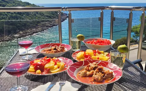 Meniul unui român care a plecat în Thassos cu portbagajul plin cu mâncare: "Corespondență preț restaurant 100€"