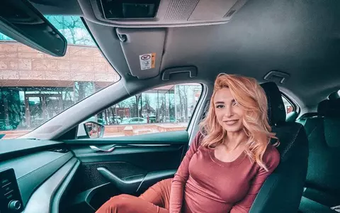 Andreea Bălan a făcut accident de mașină astăzi: "A trecut pe roșu băiatul!". Imagini de la fața locului