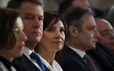Cum s-a îmbrăcat Carmen Iohannis la Dineul de la Buckingham. Gafa făcută de prima Doamnă a României la funeraliile Reginei Elisabeta a II-a