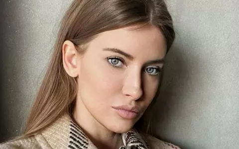 Iulia Albu își injecții în cap cu propriul sânge. La ce terapie apelează vedeta
