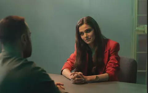 Ce se întâmplă în primul episod din serialul „Clanul”. Theo Rose joacă rolul unei avocate de succes