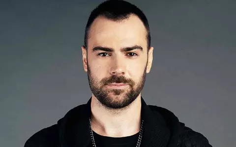 Cum se înțelege Denis Hanganu cu Theo Rose. Sunt iubiți în serialul „Clanul”: „Se va remarca și în nivelul calității cinematografice” / EXCLUSIV