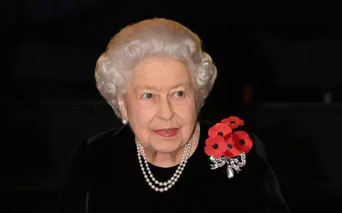 Fotografii nemaivăzute cu regina Elisabeta a II-a, publicate de Casa Regală. Ce semnifică bijuteriile purtate de ea