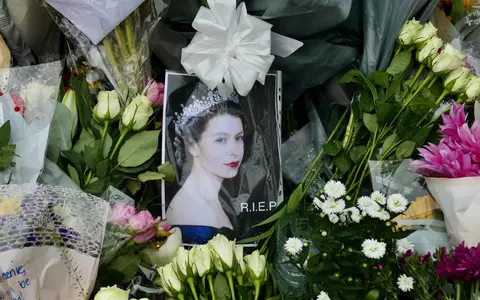 Cum arată mormântul Reginei Elisabeta a II-a. Prima fotografie cu piatra funerară