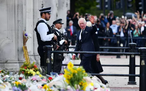 Regele Charles al III-lea, întâmpinat la Palatul Buckingham cu "Long Live the King". Gestul făcut de suveran