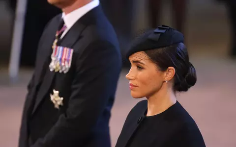 Ce semnificație au cerceii purtați de Meghan Markle la funeraliile Reginei Elisabeta a II-a