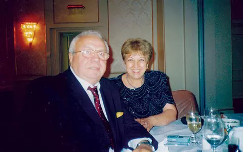 Cum a apărut văduva lui Alexandru Arșinel la priveghi și ce mesaj a scris pe coroana de flori: "Te voi iubi mereu"