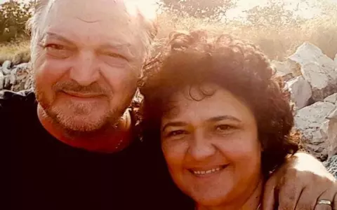Ce obiect poartă văduva lui Victor Socaciu permanent, de când artistul a murit: „Peste dor nu se poate trece”. Cum arată ultima lor fotografie împreună