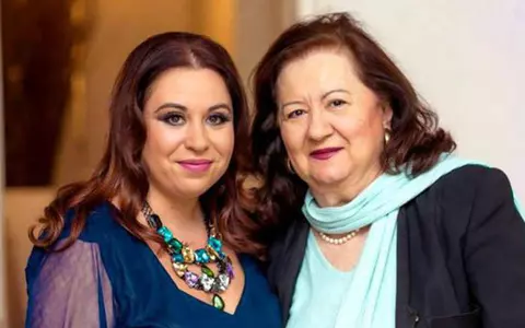 Oana Roman și fiica ei au vizitat-o pe Mioara Roman la azil. Gestul emoționant făcut de nepoată pentru bunica ei: "Isa a insistat"