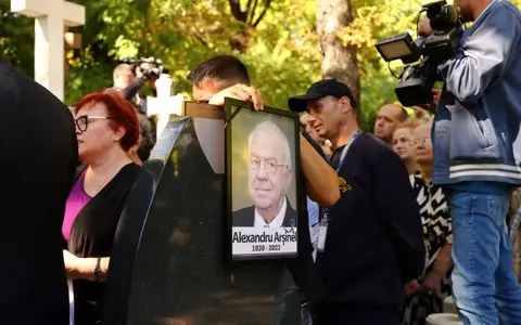 Puține vedete au fost la înmormântarea lui Alexandru Arșinel! Ce colegi de breaslă l-au condus pe marele actor pe ultimul drum