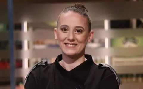 Cine este Carmen Cojocar de la Chefi la cuțite. Lucrează într-o cofetărie