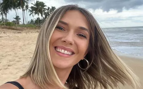 Cum arăta Adela Popescu în adolescență. Mama ei a postat o fotografie cu ea, la 15 ani: ”Cred că îi e dor...”