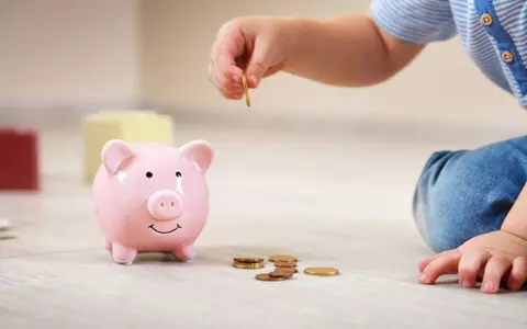 Alocațiile copiilor cresc de la 1 ianuarie cu 5.1%. Câți bani vor primi cei cu vârste între 2 și 18 ani