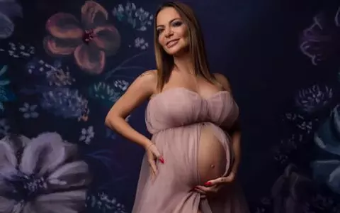 Andreea Antonescu va avea o fetiță: „Te așteptăm cu nerăbdare”. Artista a pozat sexy, cu o lună înainte să nască