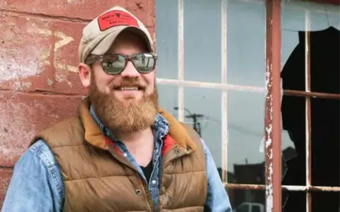 Artistul Jake Flint a murit în somn, la doar câteva ore după ce s-a căsătorit: „Trebuia să ne uităm împreună la pozele de la nuntă”