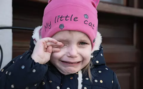 Ai un copil plângăcios? Iată cum îl dezveţi!
