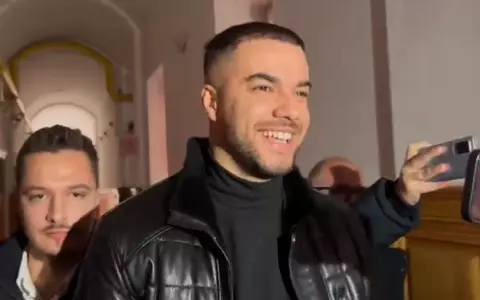Culiță Sterp s-a prezentat în instanță cu zâmbetul pe buze și i-a jignit pe jurnaliști, după ce a provocat un accident rutier: „Nevastă-ta mai întreabă de mine?”
