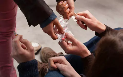 Cum să ții copiii departe de droguri. Sfaturi pentru părinți