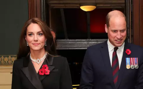 Kate Middleton s-a afișat cu o broșă specială, pe care ar fi primit-o cadou de la Regina Elisabeta a II-a. Costul bijuteriei e uriaș