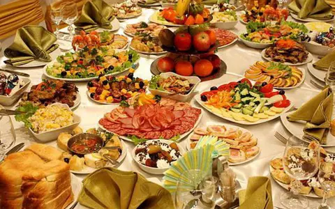 Alimentul care nu trebuie să îți lipsească de pe masă în noaptea de Revelion. Simbolizează trecerea cu ușurință peste probleme