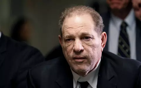 Producătorul Harvey Weinstein a fost găsit vinovat pentru agresiune sexuală. Ar putea petrece 24 de ani în spatele gratiilor