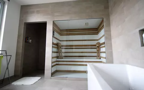 Cum să realizezi o baie modernă – Tendințe și recomandări pentru lux și confort la tine acasă
