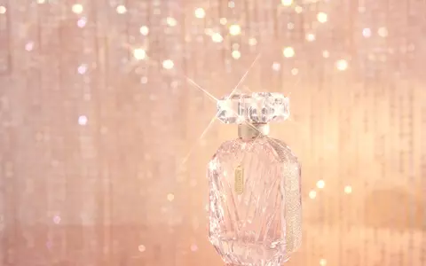 Victoria's Secret lansează un nou parfum în ediție limitată