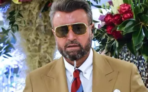 Cătălin Botezatu, rugăciuni printre lacrimi la Racla Sfintei Parascheva: ”M-am întins pe Raclă ca un copil”