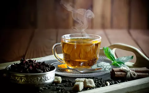 Ceaiul făcut în casă care calmează și vindecă tusea. Este cel mai puternic antiinflamator natural