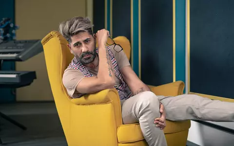 "Ți-l imaginezi pe Hristos când a postit 40 de zile cu un frigider lângă el?" Connect-R nu ține post, deși este foarte credincios: